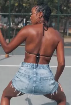 Fotos da Lellê nua, pelada e gostosa