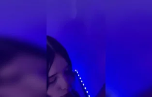 Valeria Castañeda provando a piroca cheia de tesão em sua boca