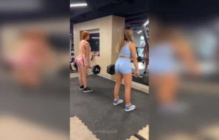 Paula se exibindo em público
