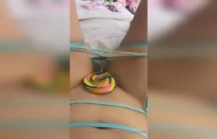 Juliana Bonde Peladinha Se Exibindo na Cama