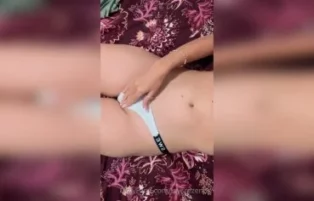 Lays Rezende Novinha se masturbando e gemendo de prazer