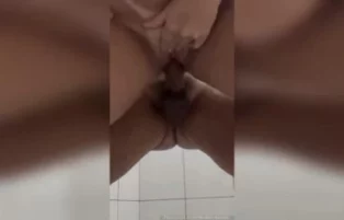Debora Peixoto transando no banheiro