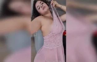 Kerolay Chaves se exibindo pelada e mostrando os peitos durinhos