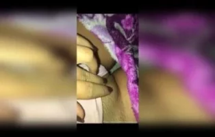 Novinha Safadinha se Masturbando e Gemendo de Prazer