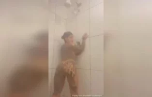 Puccatsunami em Banho Erótico e Excitante