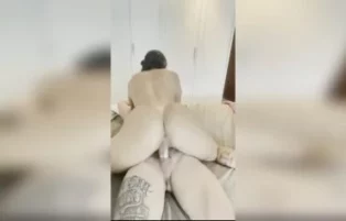 Amira Daher em Deliciosa cena de sexo com novinha safada