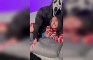 Morena magrinha dando o cu e a buceta para o namorado