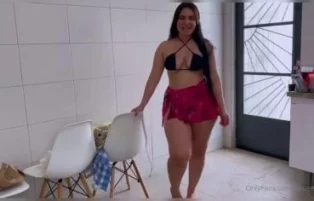 Jana Jenner fica de quatro e dá o cu para o vizinho