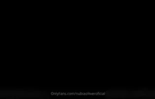 Nubia Oliveira exibe o cu e o rabo enorme de quatro