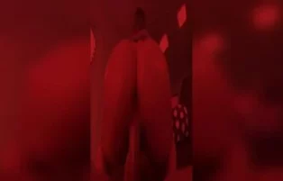 Emilly Fuller sentando com força num pau enorme