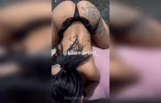 Morena gostosa dá um boquete profundo até as bolas