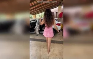 Luiza Ambiel pelada no quintal mostrando buceta e cu