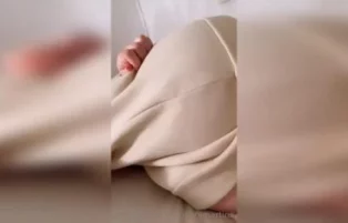 Leonara Martins leva rola forte de quatro na cama