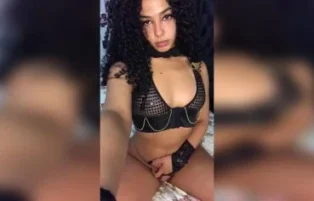 Mirian Gabriela mostra a bucetona quente de perto
