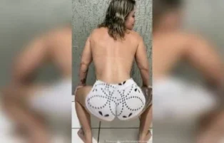 Ubiane Damasceno rebolando com esse rabo enorme