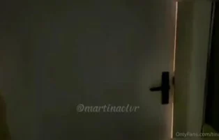Martina se masturba gostoso sozinha em casa