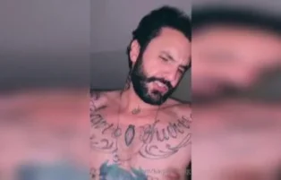 Karolzinha sentando no pau grosso de um barbudo por mil reais