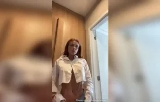Fernanda Campos mostra a buceta e pede pirocada no porno