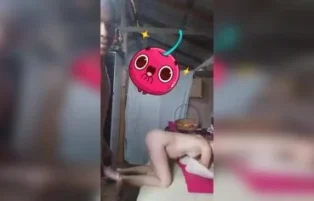 Karolyne Alinne chupa e senta com vontade