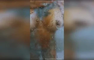 Patty Salles pelada tomando banho antes de dar o cu