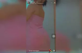 Duda Sdf pelada no banheiro exibindo a bunda grande